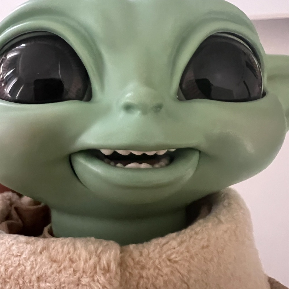 Hasbro Galactic Snackin' Grogu Animatronic Action Figure - Picture 10 of 10